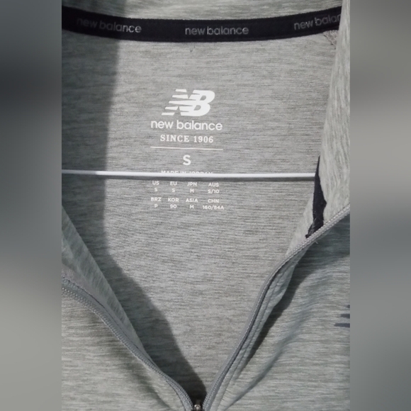 New Balance Heather Gray Long Sleeve Half Zip Running Top - Picture 3 of 5